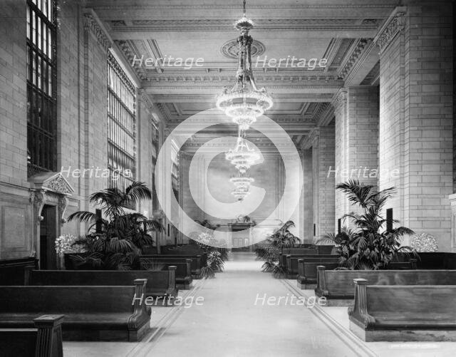 Main waiting room, Grand Central Terminal, N.Y. Central Lines, New York, c.between 1910 and 1920. Creator: Unknown.