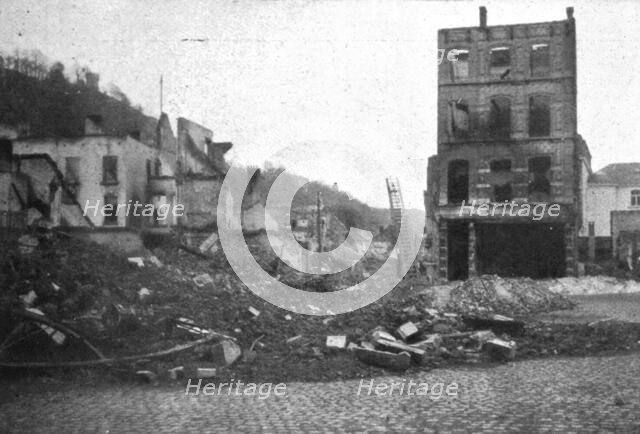 'Dinant; au coeur de la ville, un enchevetrement de pierres et de cendres', 1914. Creator: Unknown.