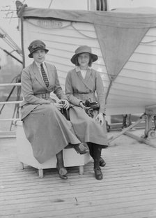 Graziella & Marta Peuser, 1916. Creator: Bain News Service.