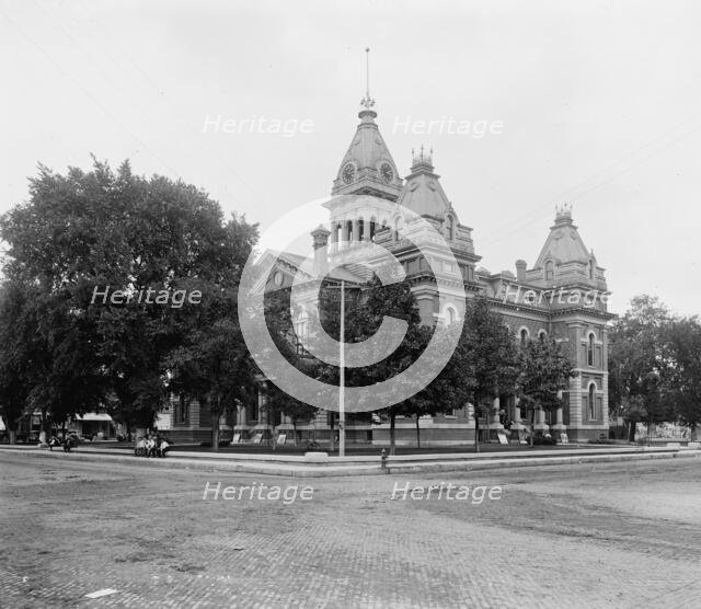 Court House at Pontiac, Ill., between 1880 and 1901. Creator: Unknown.