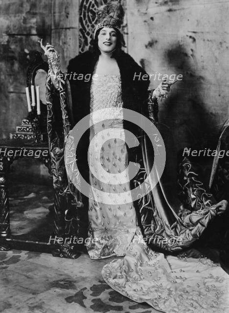 Farrar - "Reine Fiamette", between c1920 and c1925. Creator: Bain News Service.