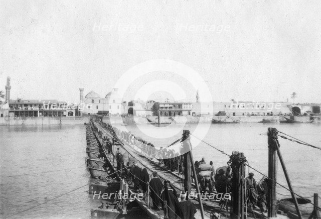 Kotah boat bridge, Baghdad, Iraq, 1917-1919. Artist: Unknown