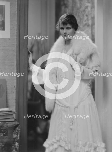 Allen, Anita, Miss, portrait photograph, 1916. Creator: Arnold Genthe.