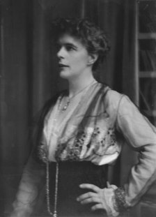 Piers, Muriel, Miss, portrait photograph, 1916 Jan. 14. Creator: Arnold Genthe.