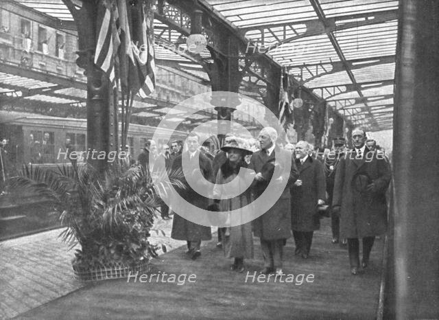 'Les chefs d'etat Allies a Paris; A la gare du Bois de Boulogne, le 14 decembre 1918...', 1918. Creator: Unknown.