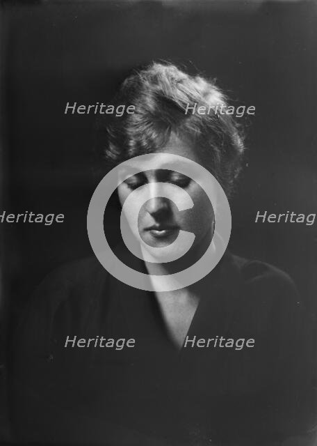 Mrs. William A. Slater, portrait photograph, 1919 Oct. 8. Creator: Arnold Genthe.