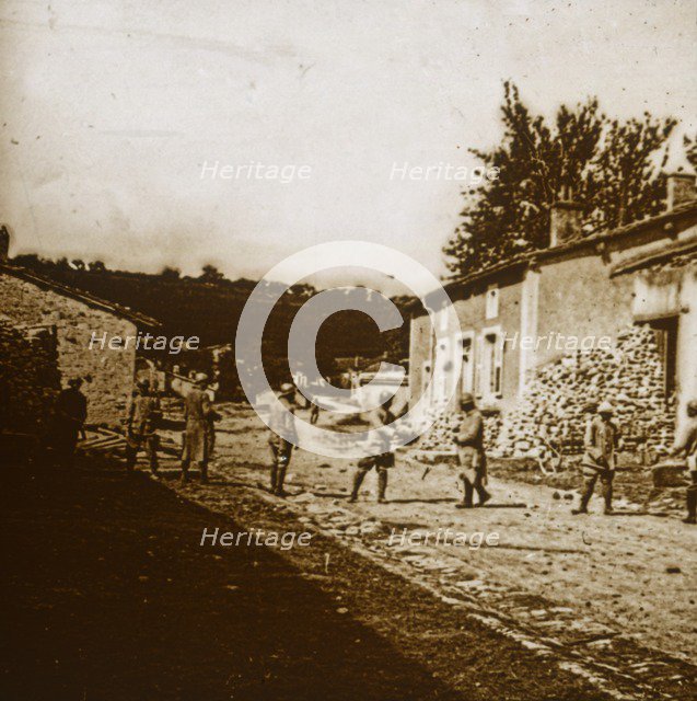 Building defences, c1914-c1918. Artist: Unknown.