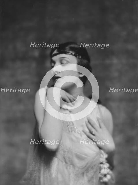 Dalmores, Miss, portrait photograph, 1915 May 7. Creator: Arnold Genthe.
