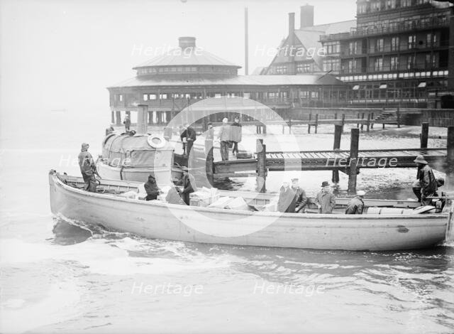 Old Point Comfort, Va. - Wharf, 1914. Creator: Harris & Ewing.