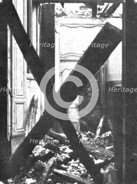 ''Les Combats Devant Soissons; L'interieur du Palais', 1915. Creator: Unknown.