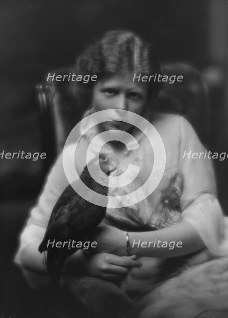 Holt, Miss, portrait photograph, 1913. Creator: Arnold Genthe.