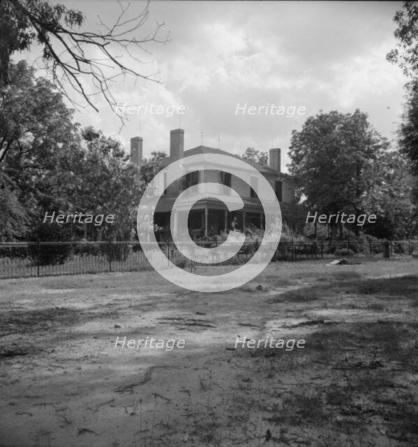 Plantation house where the Wray family has lived for generations, Greene County, Georgia, 1937. Creator: Dorothea Lange.