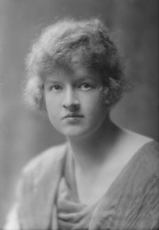 Brooke, Marguerite, Miss, portrait photograph, 1915 or 1916. Creator: Arnold Genthe.