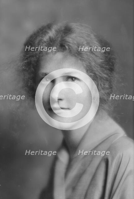 Marburg, Frances, or Frances Warburg, portrait photograph, 1914 June 4. Creator: Arnold Genthe.