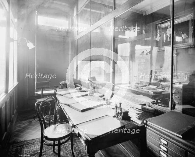 Offices of Mulford & Petry Co., Detroit, Mich., between 1900 and 1910. Creator: Unknown.