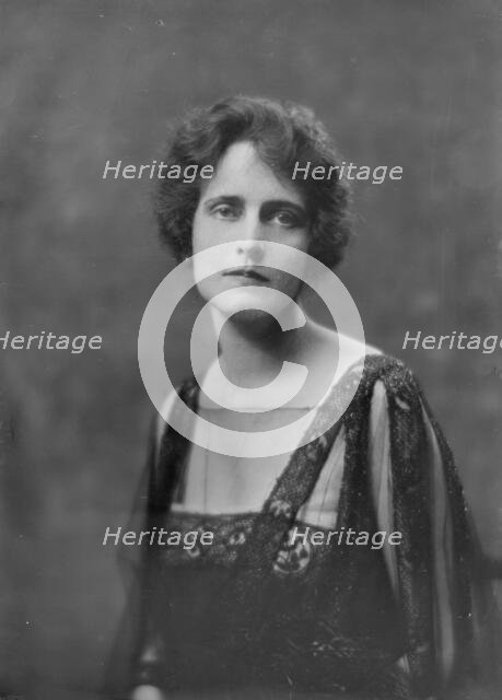 Mme. Edwards, portrait photograph, 1919 May 3. Creator: Arnold Genthe.