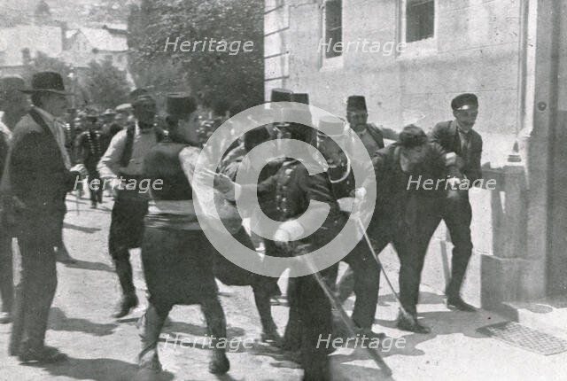 'Sarajevo, La drame accompli, la force publique et la foule se ruent ensemble sur l'assassin', 1914. Creator: Walter Tausch.