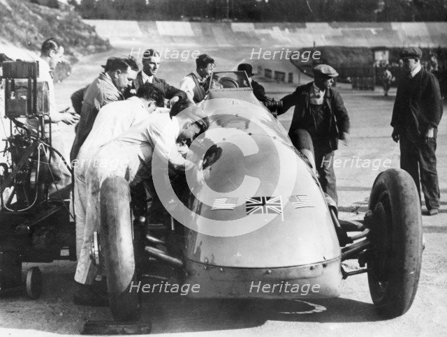 Bluebird at Brooklands, Surrey,1928. Artist: Unknown