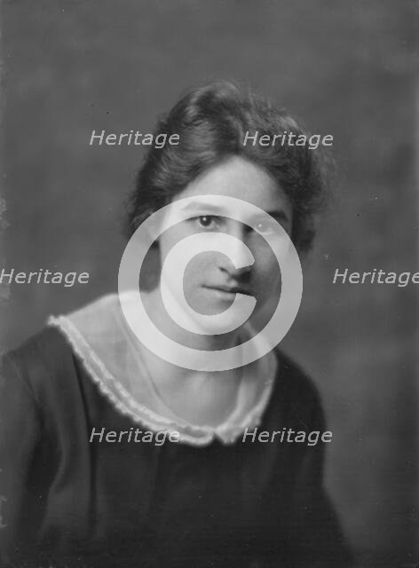 Miss McLean, portrait photograph, 1919 Apr. Creator: Arnold Genthe.