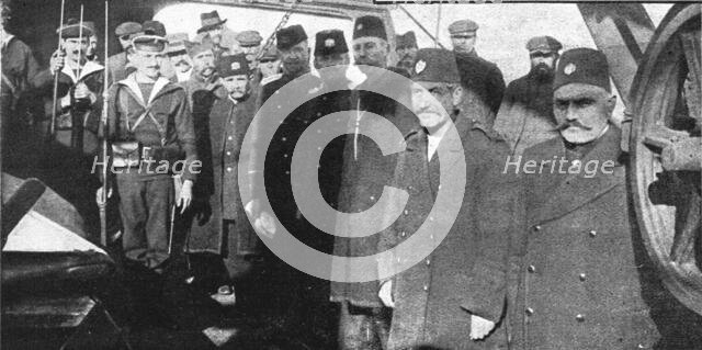'Le voyage, de Salonique a Toulon, des consuls arretes le 30 decembre; A bord du "Memphis"..., 1915. Creator: Photographies A.C.