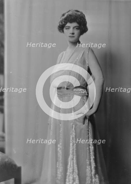 McMurtry, Miss, portrait photograph, 1917 Aug. 27. Creator: Arnold Genthe.