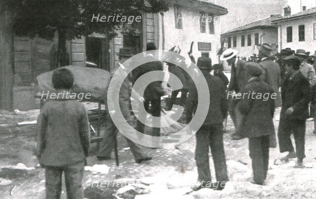 'Sarajevo, Les maisons et magasins serbes sont saccages', 1914. Creator: Walter Tausch.