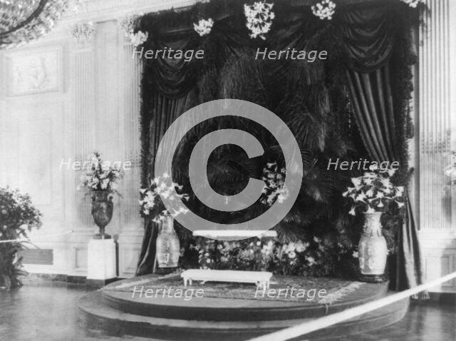 White House wedding decorations Flowers, 1906. Creator: Frances Benjamin Johnston.