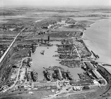 Alexandra Dock and environs, Kingston upon Hull, Humberside, 1947. Artist: Aerofilms.