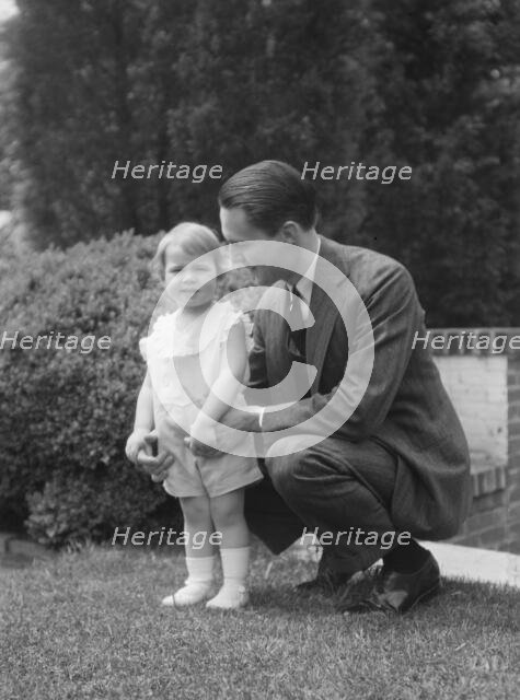 Moseley, F.S., Mr., and child, outdoors, 1930 May 24. Creator: Arnold Genthe.
