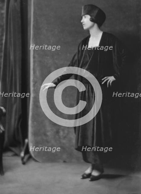 Maude, Bonnie, Miss, portrait photograph, between 1912 and 1918. Creator: Arnold Genthe.