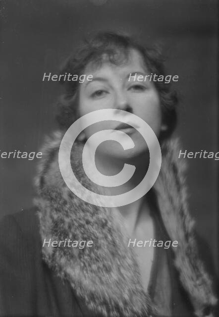 Gwynn, Miss, portrait photograph, 1915. Creator: Arnold Genthe.