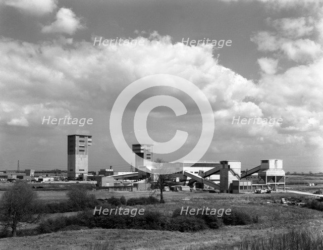 Cotgrave Colliery, Nottinghamshire, 1963.  Artist: Michael Walters