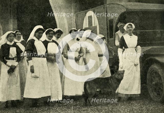 The Duchess of Westminster with nurses, Le Touquet, First World War, 1914, (c1920). Creator: Unknown.
