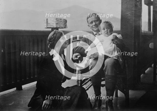 Efrem Zimbalist, Alma Gluck & Baby, 1916. Creator: Bain News Service.