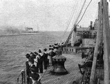 'La Mission Joffre-Viviani en Amerique; Au fond, le yacht presidentiel Mayflower remote..., 1917. Creator: Unknown.