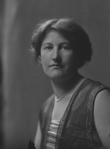 Christie, Winifred, Miss, portrait photograph, not before 1916. Creator: Arnold Genthe.