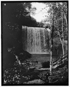 Minnehaha Falls, Minneapolis, Minn., between 1900 and 1910. Creator: Unknown.