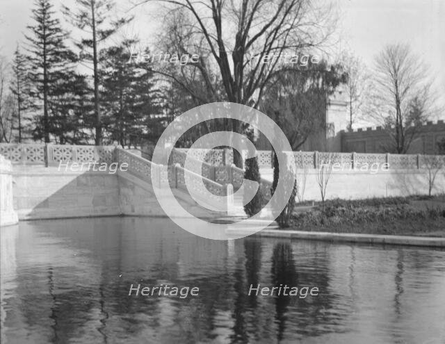 Untermeyer [i.e. Untermyer] garden, 1917 Creator: Arnold Genthe.