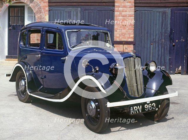 1938 Morris 8 with War time Headlamp blackout mask and whitewashed running board