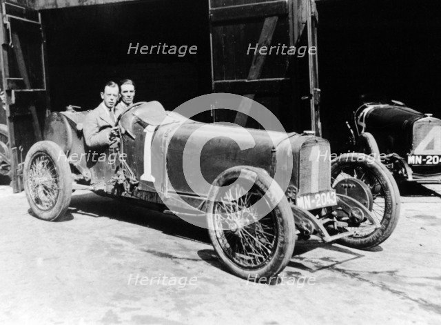 Kenelm Lee Guinness and Perkins with an 8 cylinder Sunbeam, 1922. Artist: Unknown