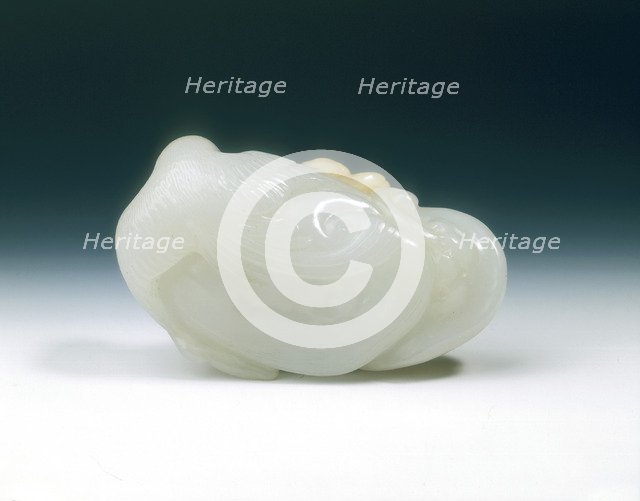 Jade bird with lingzhi, bulb and prunus, early Qing dynasty, China, 1662-1722. Artist: Unknown