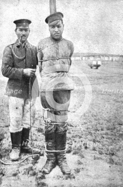 'La peine du poteau; au poteau: deux soldats russes au camp de Lamsdorf, en Silisie', 1917. Creator: Unknown.