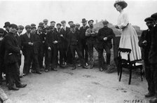 Una Dugdale addressing a small crowd of men at the Newcastle by-election, September, 1908. Artist: Unknown
