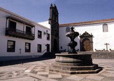 View of the San Francisco square, with the church and convent of the same name in Santa Cruz de l…