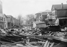Flood Scenes, Dayton, Ohio?, 1913. Creator: Harris & Ewing.