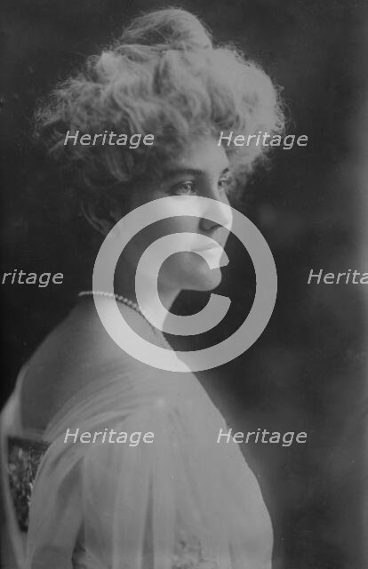 Bessie Yoakum, Mrs. F.R. Larkin, between c1910 and c1915. Creator: Bain News Service.