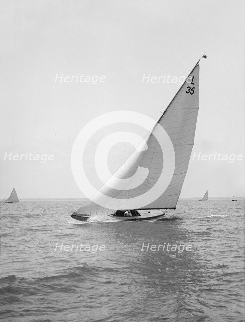 The 6-metre 'Lanka' sailing close-hauled, 1914. Creator: Kirk & Sons of Cowes.