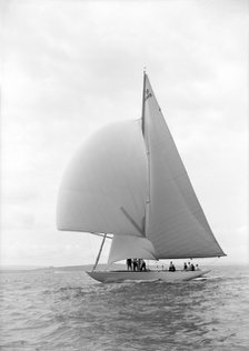 The US built 12 Metre class 'Vim' sailng with spinnaker, 1939.  Creator: Kirk & Sons of Cowes.