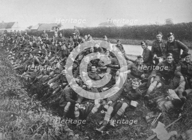 'Royal Army Medical Corps recruits take a meal in the open', 1915. Artist: Unknown.