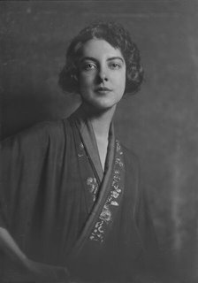 Miss D. Johnston, portrait photograph, 1918 Nov. Creator: Arnold Genthe.